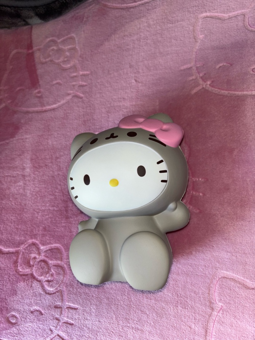 Hello Kitty Gray Figure with Pink Bow